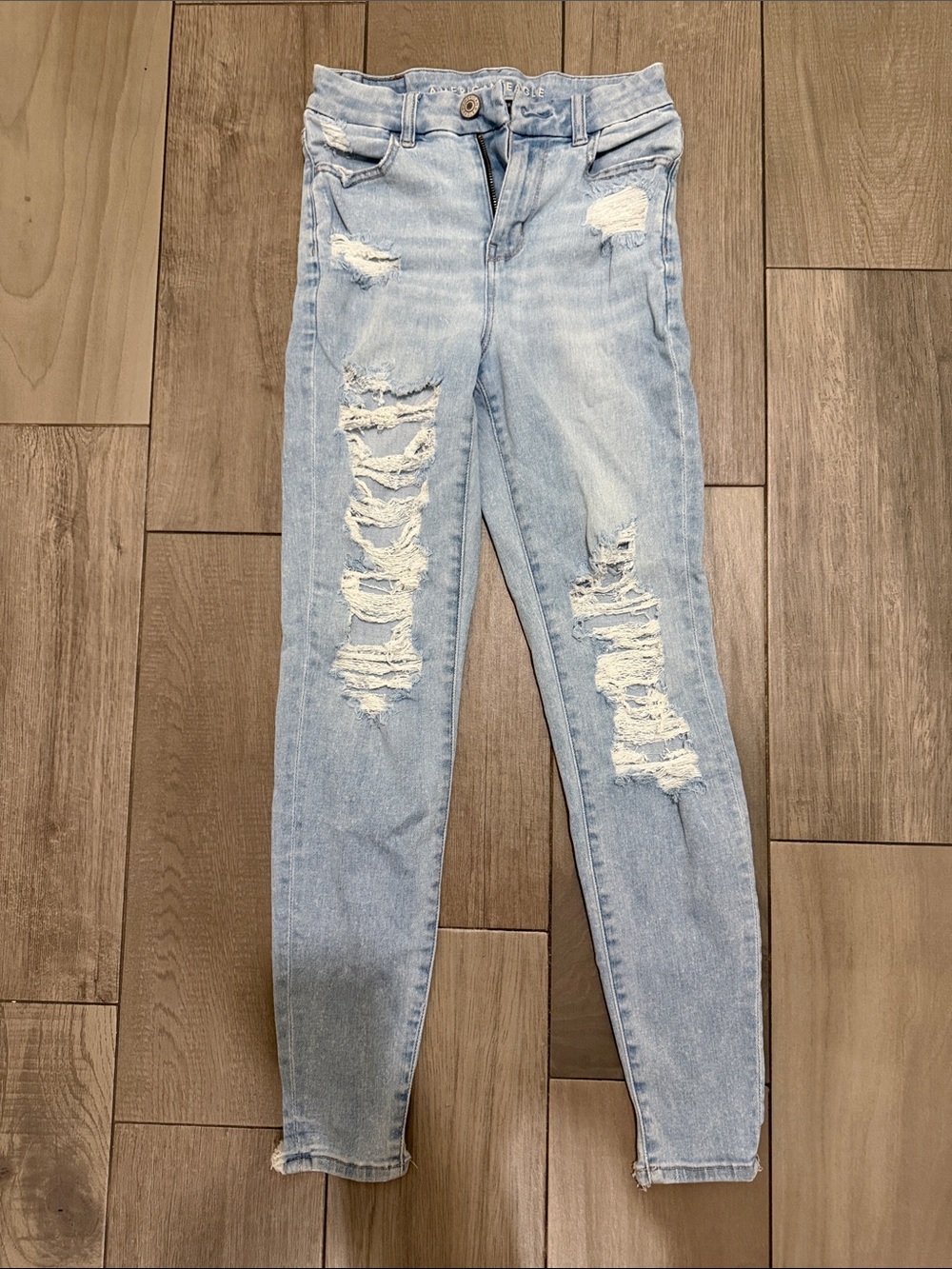 American Eagle Outfitters womens Light Blue Ripped Skinny Jeans